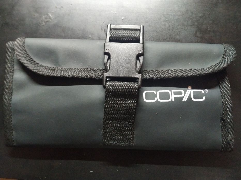 Estojo copic 12 canetas