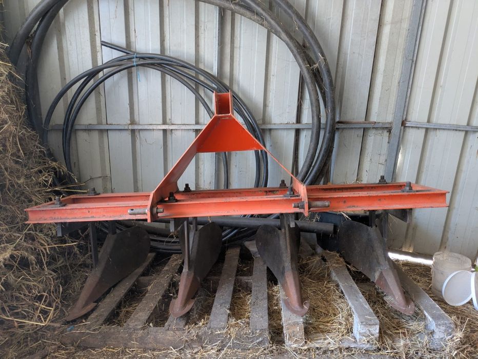 Trator Steyr 8055 + reboque + fresa + charrua agrovil + abre-regos