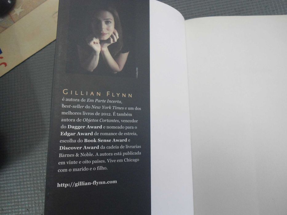 Lugares Escuros por Gillian Flynn