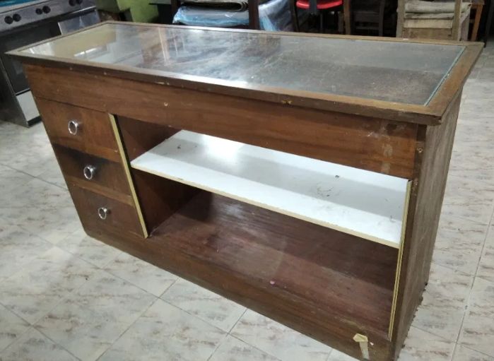 Balcão em madeira 1.80*0.88*0.50m