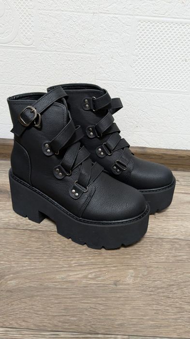 Черевички на зручній платформі