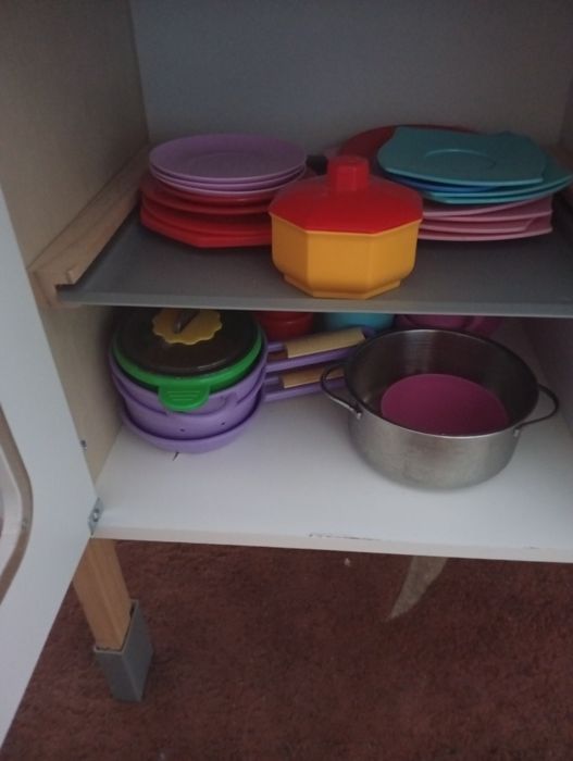 Sprzedam kuchenke zabawkowa z akcesoriami widocznymi na zdjeciach