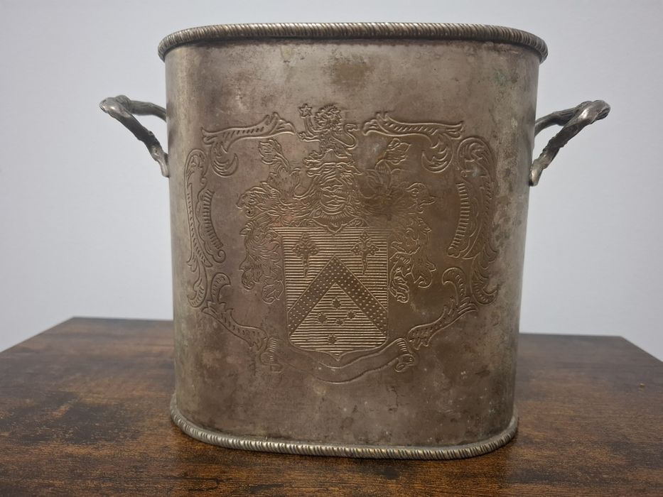 Francuska chłodziarka do wina