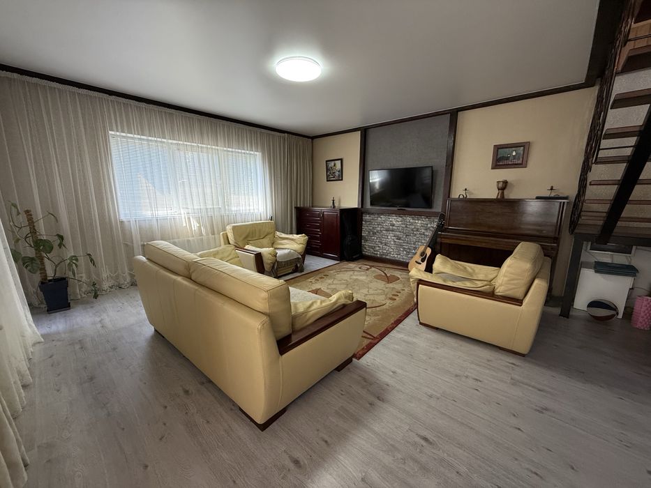 Гаряча пропозиція. Двоповерховий будинок в місті. Ремонт