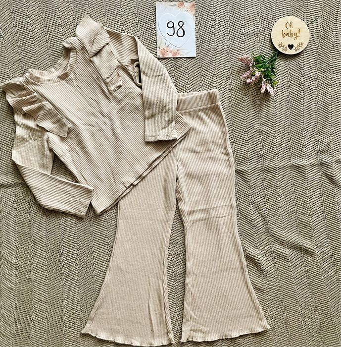 Wyprzedaż jak nowy beżowy prążkowany komplet sinsay 98