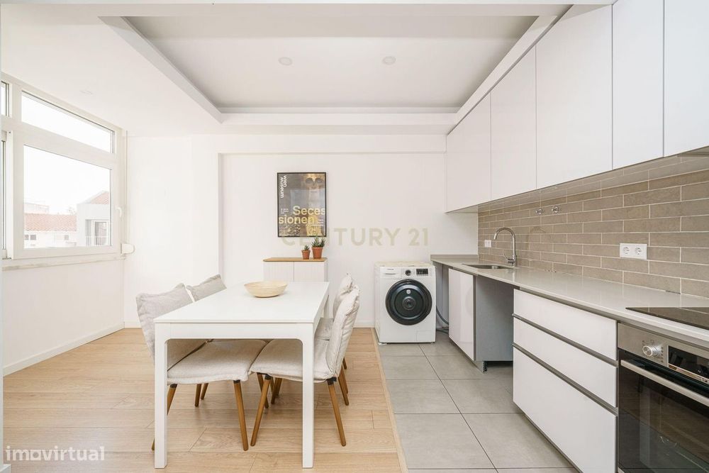 Apartamento T3, Totalmente Remodelado, Para Venda No Centro De Setúbal