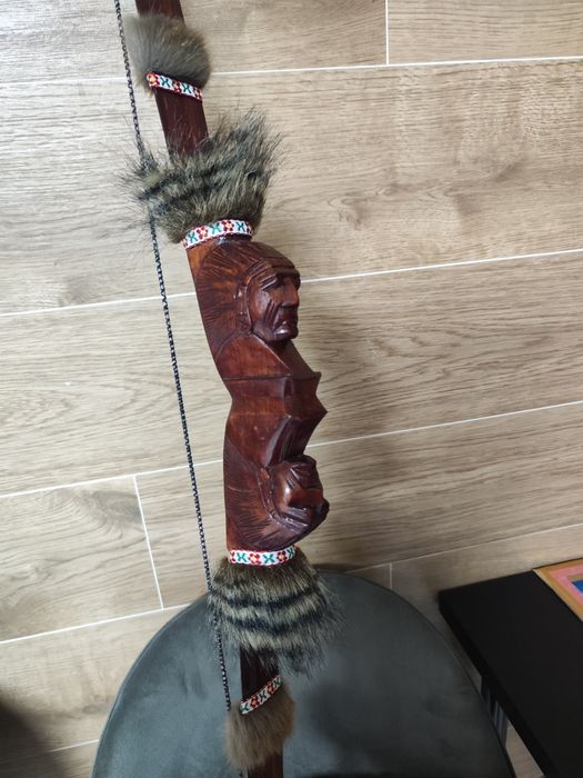 Arco Decorativo Artesanal em Madeira Entalhada – Sem Flechas