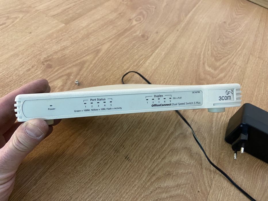 Switch 3COM model 3C16790