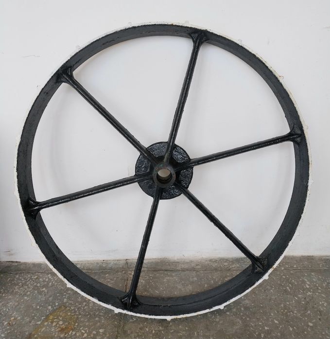 Metalowe stare koło