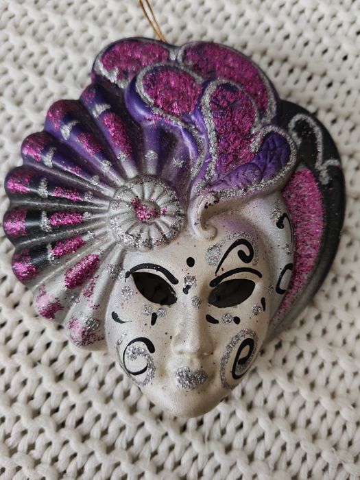 Kolekcjonerska maska dekoracyjna.