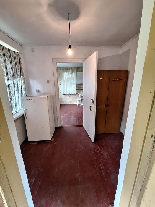 Дача біля озера серед природи