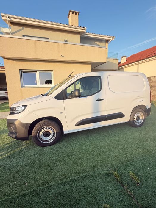 Carrinha Opel com apenas  7.000 KM (garantia de fáfrica)