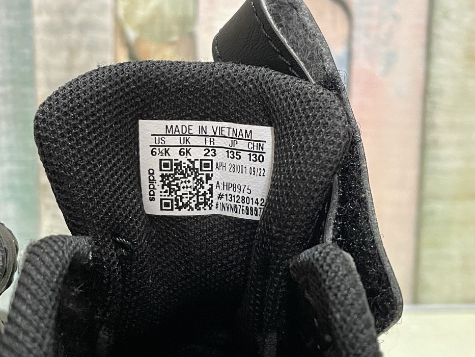 Оригінальні кросівки adidas для хлопчика