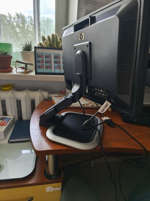 Монітор HP 22 дюйми з обертовим механізмом