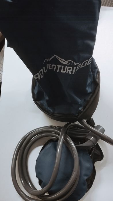 Chuveiro exterior com bomba de pé