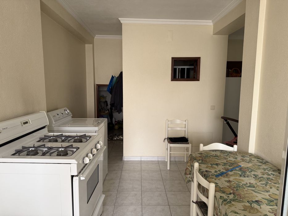 Vende-se moradia T4 no centro de Sendim, Miranda do Douro