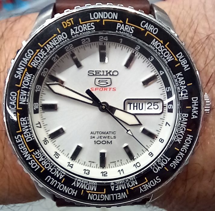 Seiko 5 Sport, automatico,, com escala mundial. Excelente e raro.