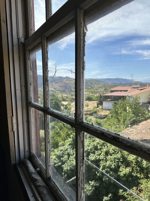 Oportunidade na Aldeia Vinhateira de Trevões (Douro)