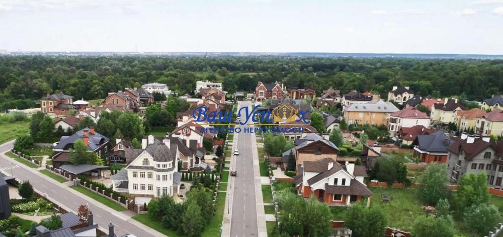 Продажа земли с выходом на воду  в городке на Дамбе.Козин.