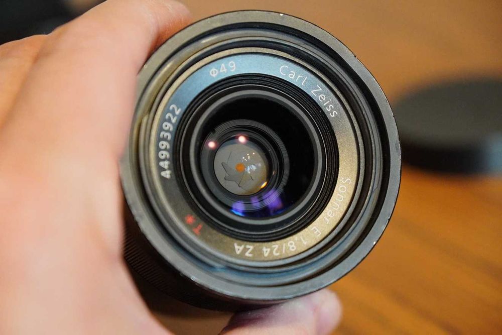 Sony E 24 mm f/1.8 ZA Carl Zeiss Sonnar T