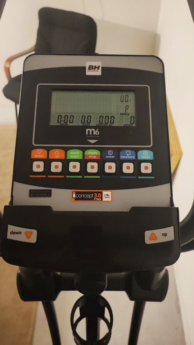 Bicicleta elíptica BH Fitness BE2380 Nova!