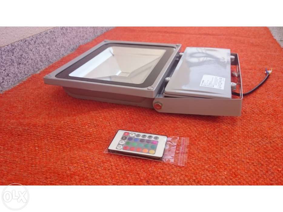 Projector led de 100w rgb - novo c/ comando