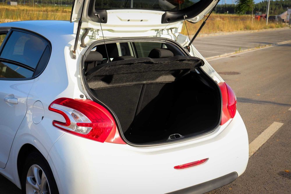 Peugeot 208  | 1.2 VTi |  2013