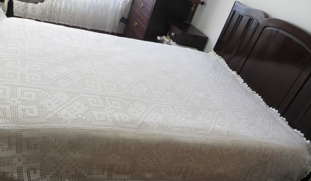 Antiguidades Colcha Tricot feita á mão 2,40x1,90 Metros - Estado Novo