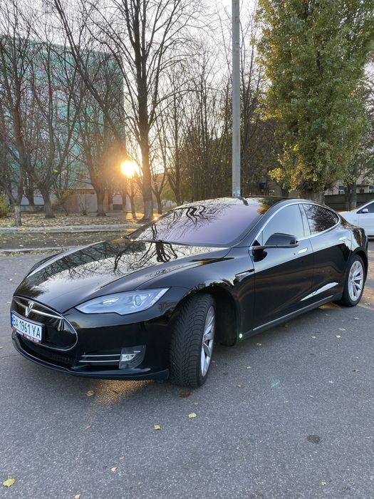 Tesla model S P85+