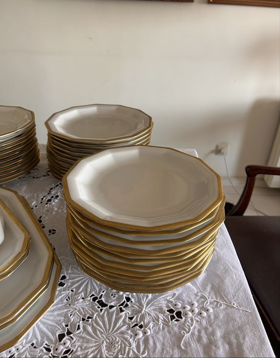 Serviço de Jantar Tirschenreuth Bavaria – 66 peças – Porcelana Alemã – Filete Dourado