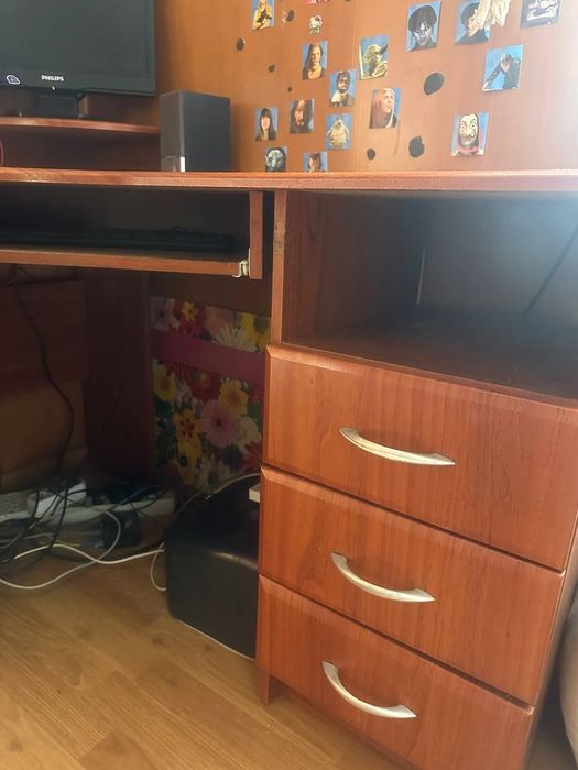 Продам стіл в гарному стані