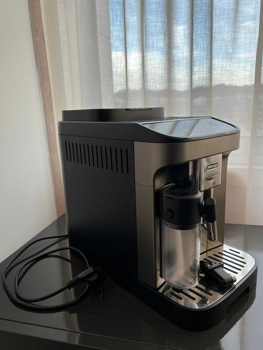 Maquina Café Super-Automatica De'Longhi Magnifica Evo