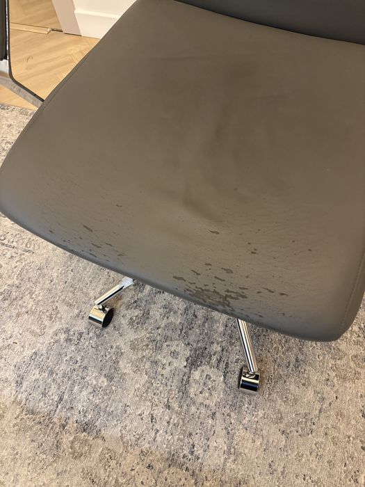 Fotel biurowy obrotowy szary