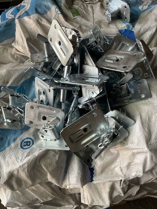 Чироз по 60 грн зажим пружинний