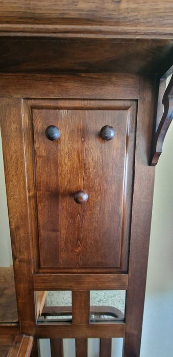 Móvel centenário em madeira - Hall de entrada / Bengaleiro