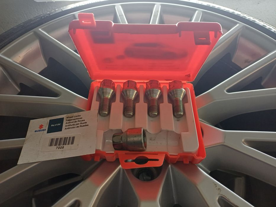 Śruby zabezpieczające do kół OEM Suzuki