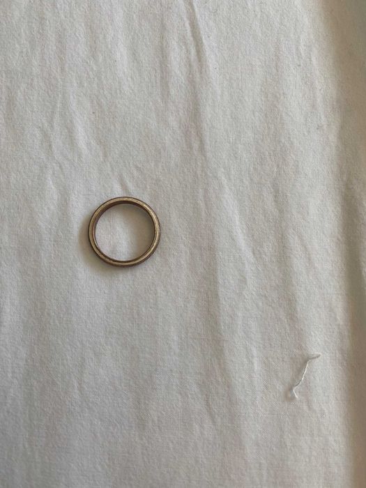 anel cinzento com brilhantes