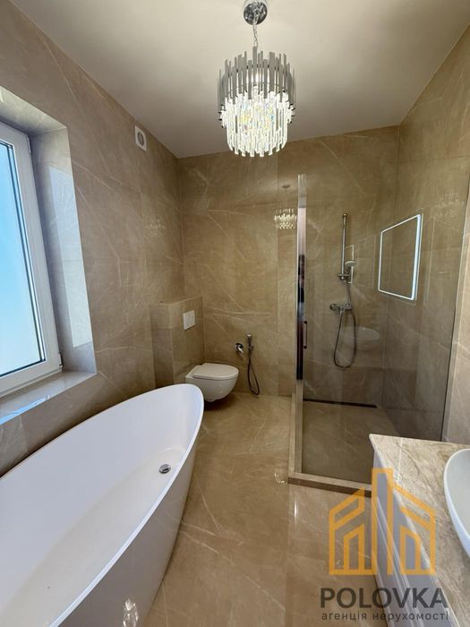 БЕЗ КОМІСІЇ Продаж 3-кімнатного таунхаусу з гаражем у центрі міста