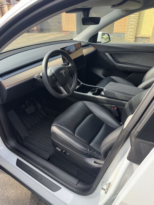 Tesla Model Y Long Range AWD