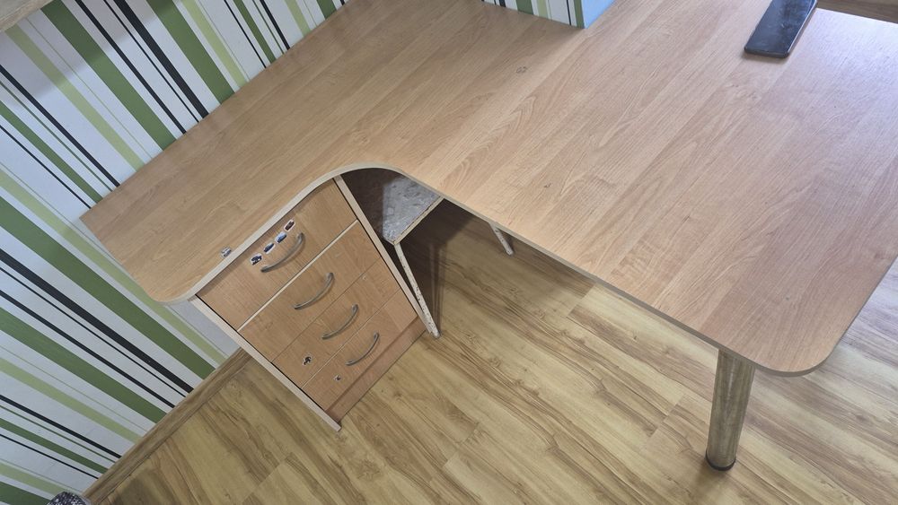Стол письменный, парта