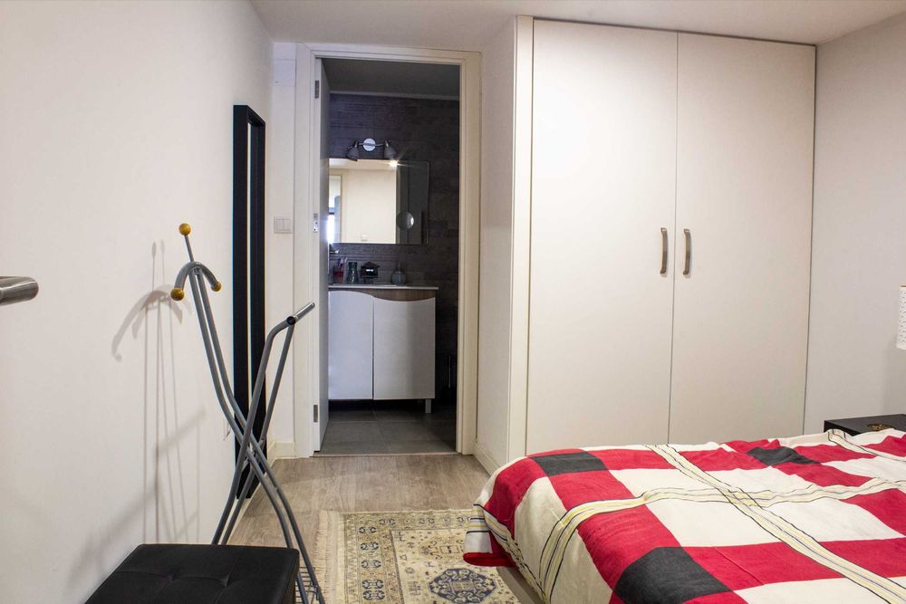 Arrenda-se apartamento novo/remodelado, mobilado e com cozinha equipada para entrada dia 01/07