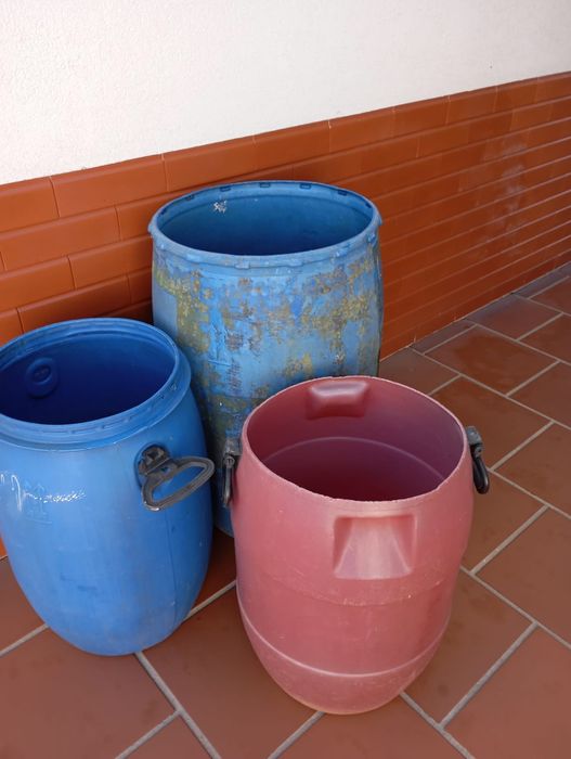 Vendo estes 3 vidois por 10 euros