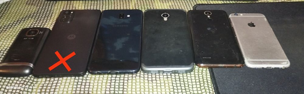 Лот мобільних телефонів .