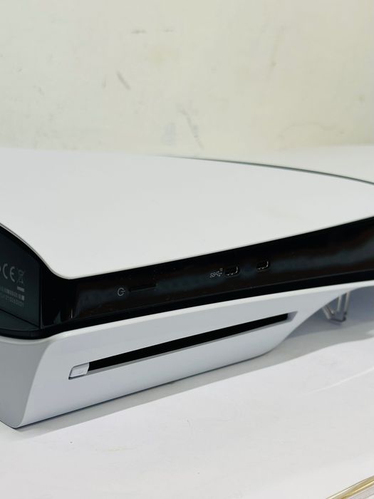 Konsola PlayStation 5 z napędem 1TB + Pad + 2 gry + stacja ładująca