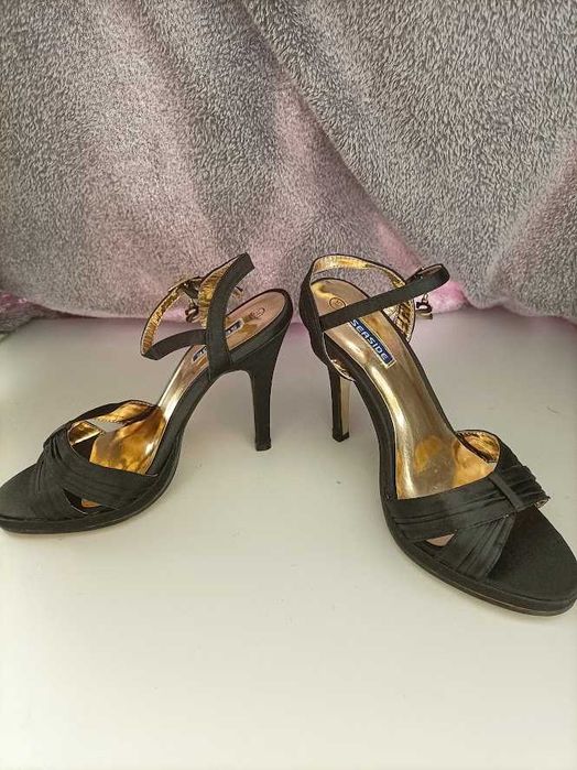 Sapatos em cetim da Seaside novos