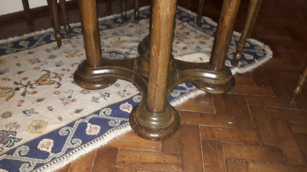 Mesa ortogonal de jantar de nogueira com 6 cadeiras