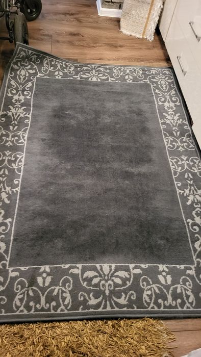 Dywan   szary      .