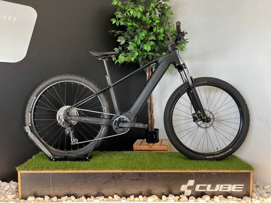 Rower elektryczny CUBE REACTION HYBRID ONE 800 rozmiar L