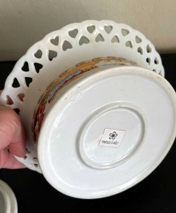 Bomboneira / Terrina em Porcelana Pintada à Mão - Estilo Clássico