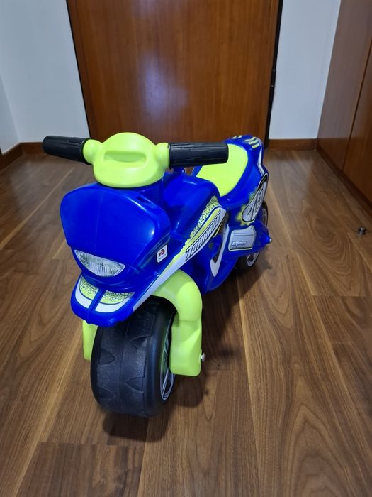 Mota criança sem pedais